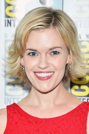 Kari Wahlgren photo
