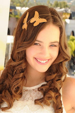 Mary Mouser photo