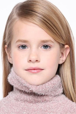 Photo of Rose Decker from the Latest Netflix gallery