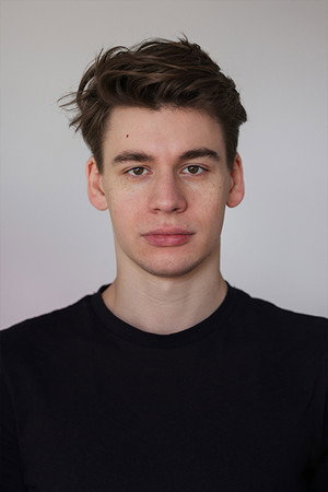 Photo of Leon Thieme from the Latest Netflix gallery