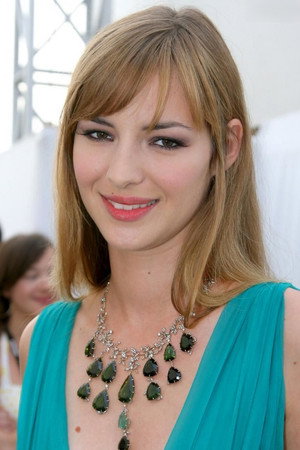 Louise Bourgoin photo