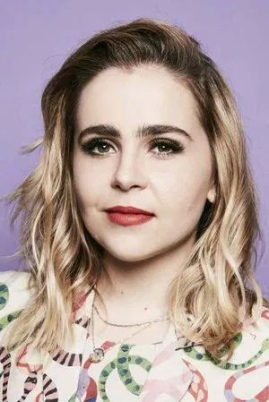 Mae Whitman photo