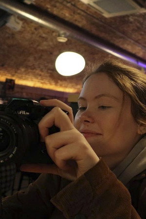 Photo of Emma Broderick from the Latest Netflix gallery