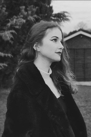 Photo of Mia Oz from the Latest Netflix gallery