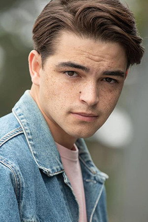 Photo of Ari Atken from the Latest Netflix gallery