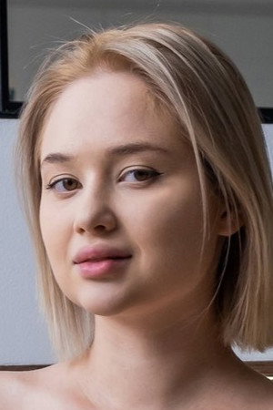 Photo of Jessie Ames from the Latest Netflix gallery