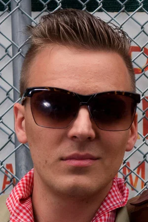 Photo of Oliver Bell from the Latest Netflix gallery