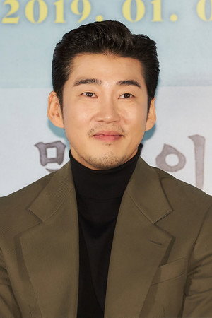 Yoon Kye-sang photo