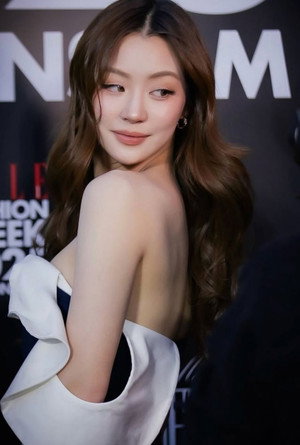 Natsha Taechamongkalapiwat photo