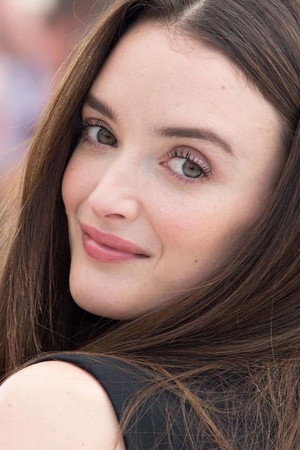 Charlotte Le Bon photo