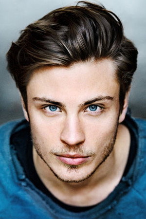 Jannik Schümann photo