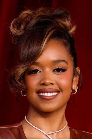 Photo of H.E.R. from the Latest Netflix gallery