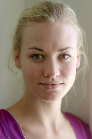 Yvonne Strahovski photo