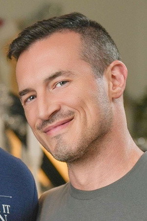 Photo of Derek Kage from the Latest Netflix gallery