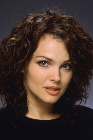 Dina Meyer photo