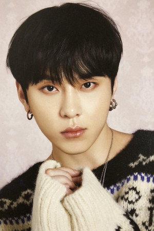 Photo of Yong Jun-hyung from the Latest Netflix gallery