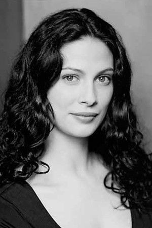 Joanne Kelly photo