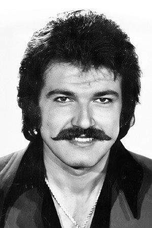 Serdar Gökhan photo