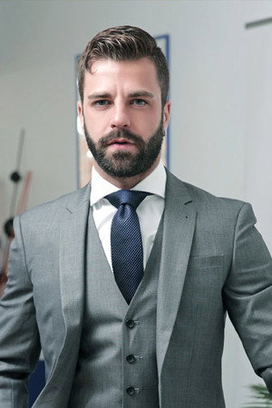 Photo of Hector De Silva from the Latest Netflix gallery