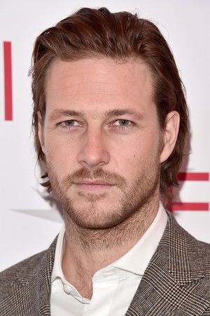 Luke Bracey photo