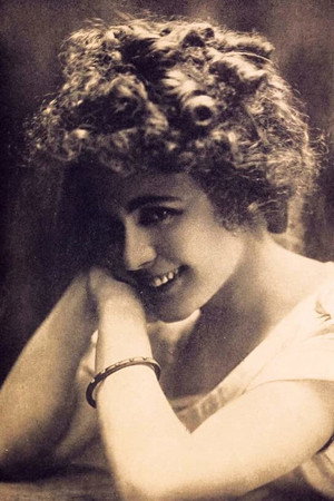 Photo of Violet Mersereau from the Latest Netflix gallery