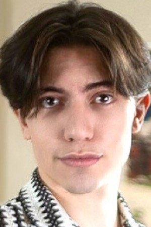 Photo of Avery Beck from the Latest Netflix gallery