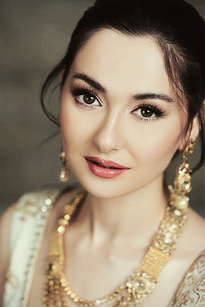 Hania Aamir photo