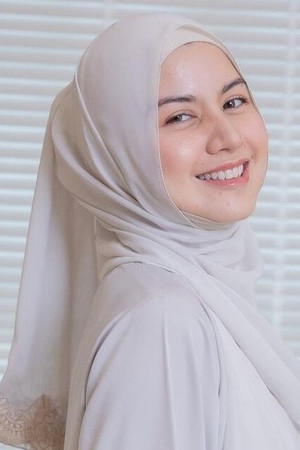Lisa Surihani photo