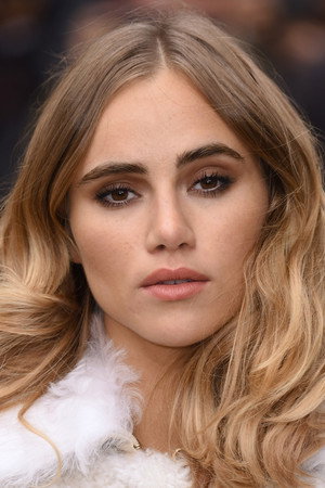 Suki Waterhouse photo