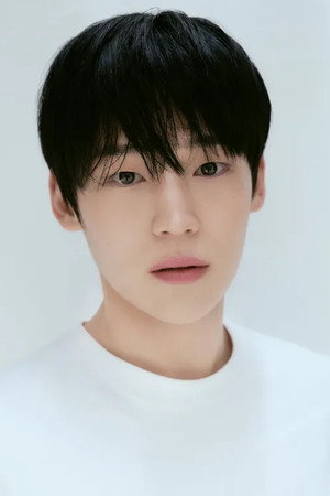 Photo of Chun Woo-jin from the Latest Netflix gallery