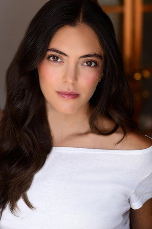 Photo of Isa Garcia from the Latest Netflix gallery