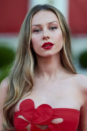 Ester Expósito photo