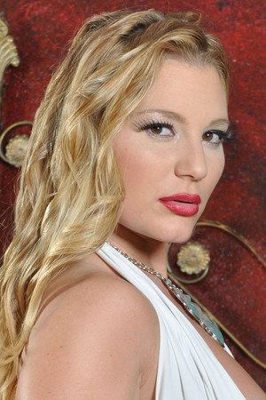 Photo of Aurora Snow from the Latest Netflix gallery