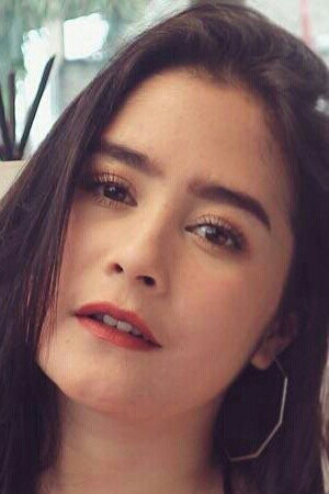 Prilly Latuconsina photo