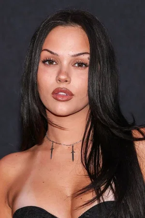 Photo of Maggie Lindemann from the Latest Netflix gallery