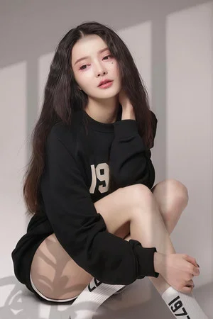 Photo of Zhou Weiwei from the Latest Netflix gallery
