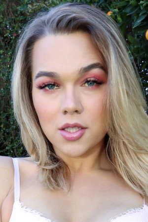 Photo of Emma Rose from the Latest Netflix gallery