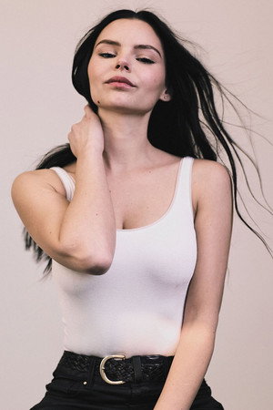 Photo of Eline Powell from the Latest Netflix gallery