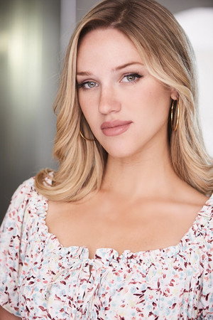 Photo of Elizabeth Posey from the Latest Netflix gallery