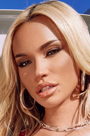 Photo of Rara Knupps from the Latest Netflix gallery