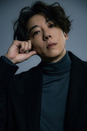 Issey Takahashi photo