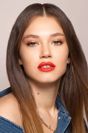 Melisa Şenolsun photo