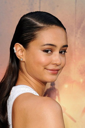 Photo of Courtney Eaton from the Latest Netflix gallery