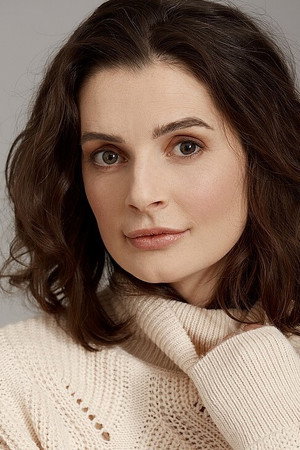 Photo of Jessica Phillips from the Latest Netflix gallery