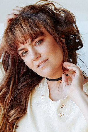 Photo of Julia Stone from the Latest Netflix gallery