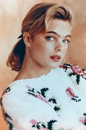 Erika Eleniak photo