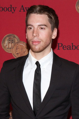 Jordan Gavaris photo