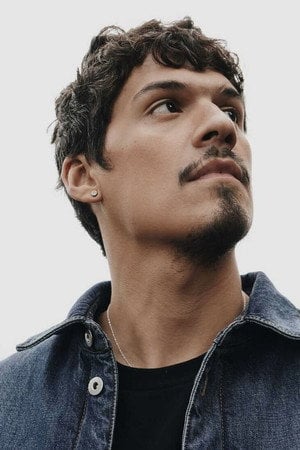 Photo of Omar Apollo from the Latest Netflix gallery