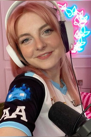 Photo of Elizabeth Batty from the Latest Netflix gallery