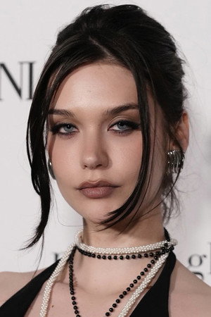 Photo of Amanda Steele from the Latest Netflix gallery